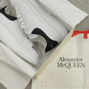 Alexander-McQUEEN-Trang-Den-3