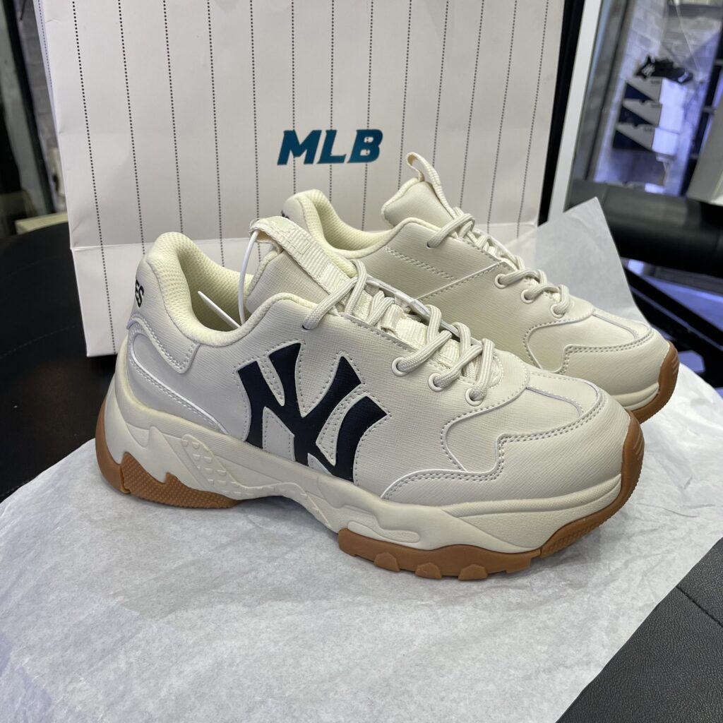 Giay-The-Thao-MLB-De-Cao-Chu-Theu-2