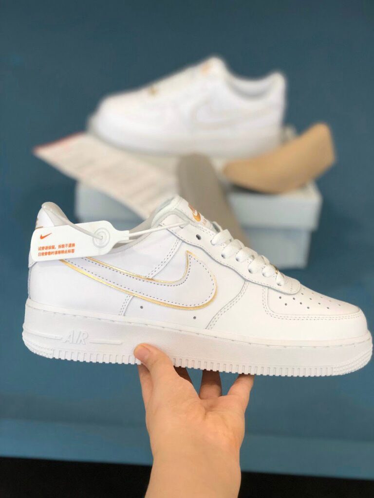 Nike-AF1-Vien-Gold-Air-Force-1-ESS-Metalic-Gold