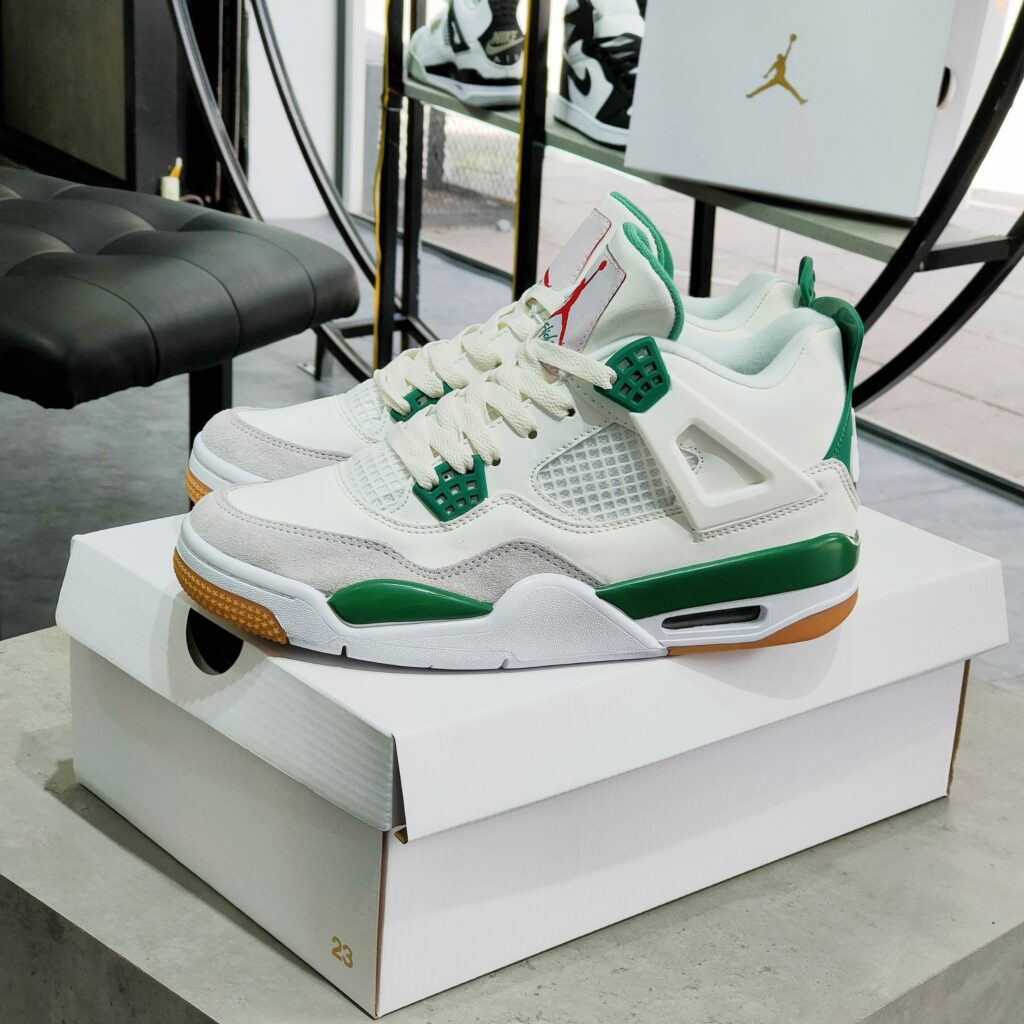 Nike-SB-x-Air-Jordan-4-Pine-Green-2