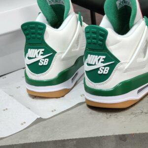 Nike-SB-x-Air-Jordan-4-Pine-Green-1