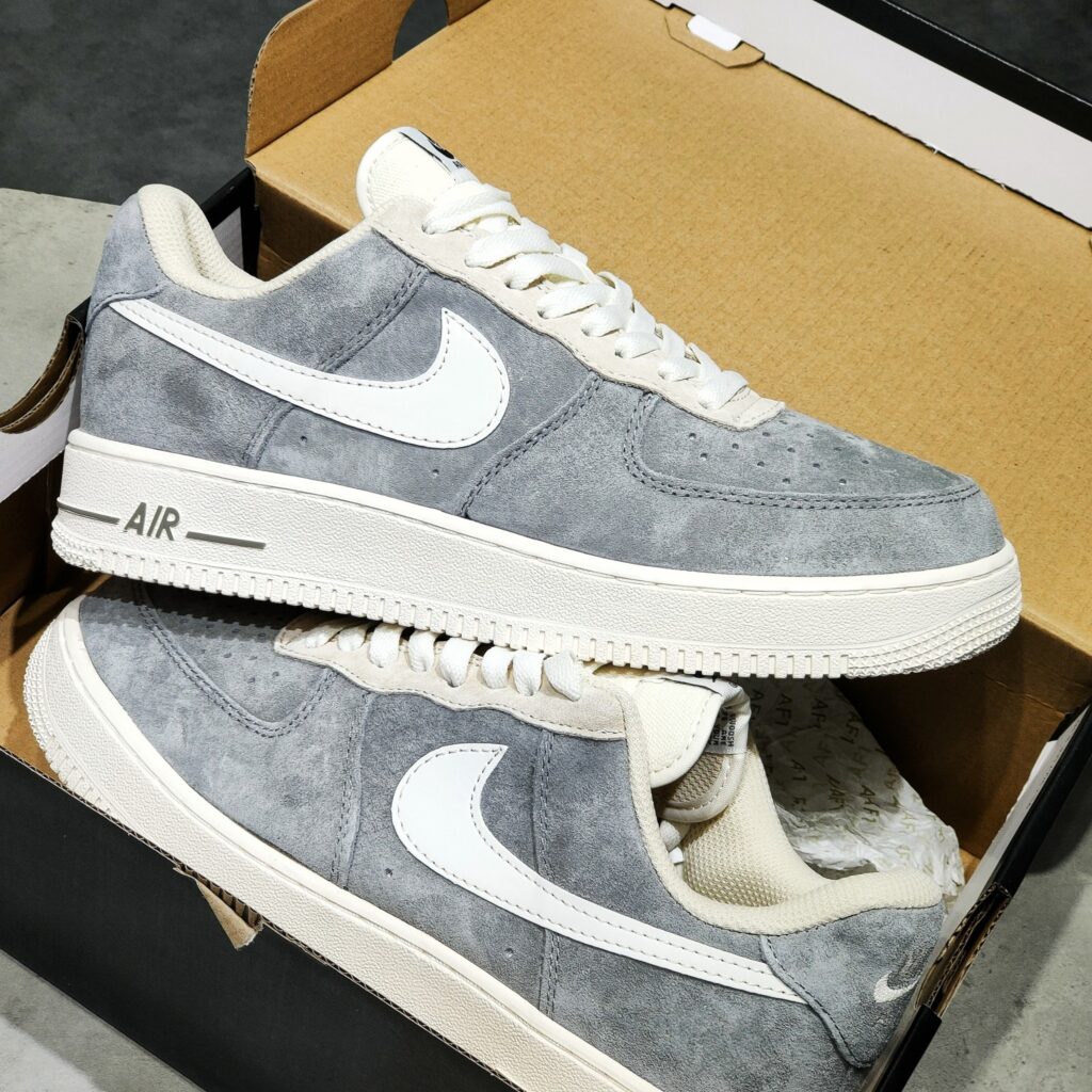 air-force-1-grey-pavy-tale-2