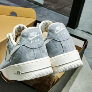 air-force-1-grey-pavy-tale-4