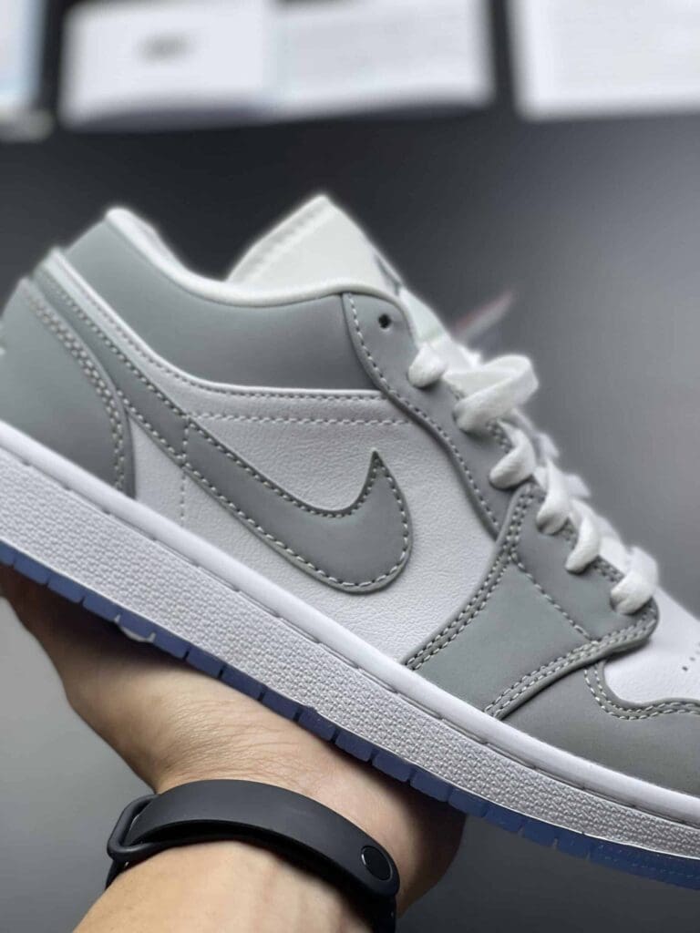 Jordan-1-Co-Thap-Mau-Xam-De-Xanh-scaled