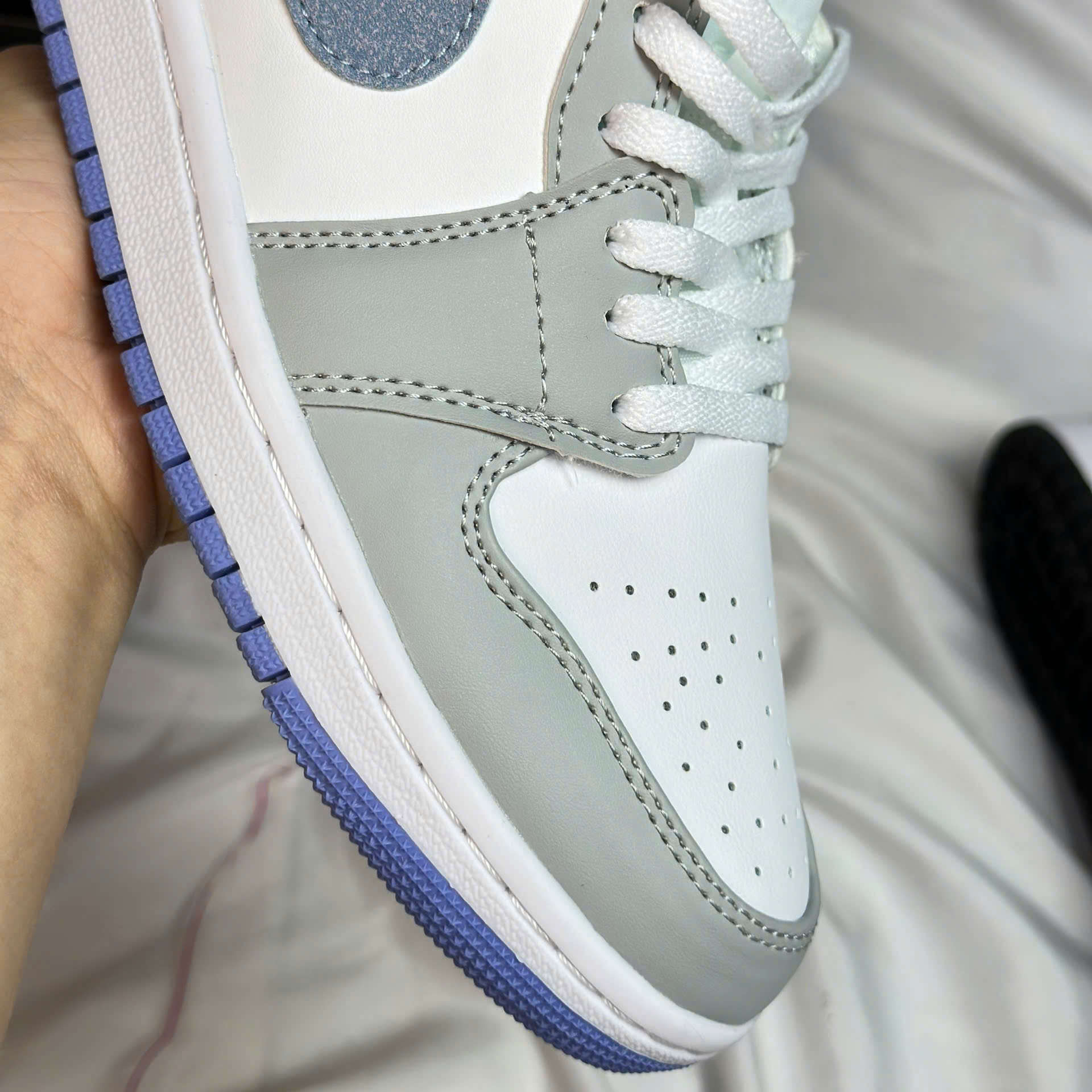 Jordan 1 Mid Wolf Grey Aluminum (1)