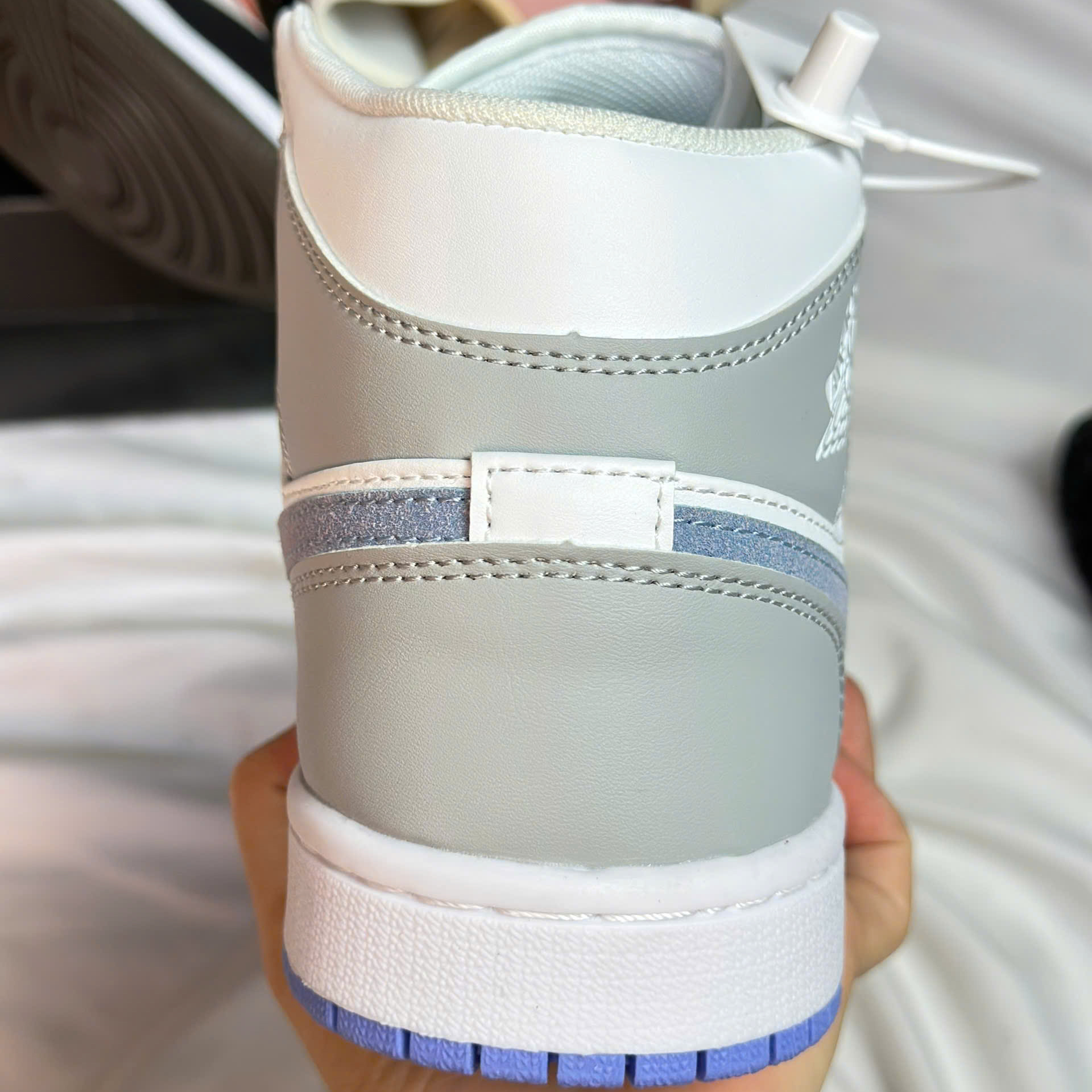 Jordan 1 Mid Wolf Grey Aluminum (2)